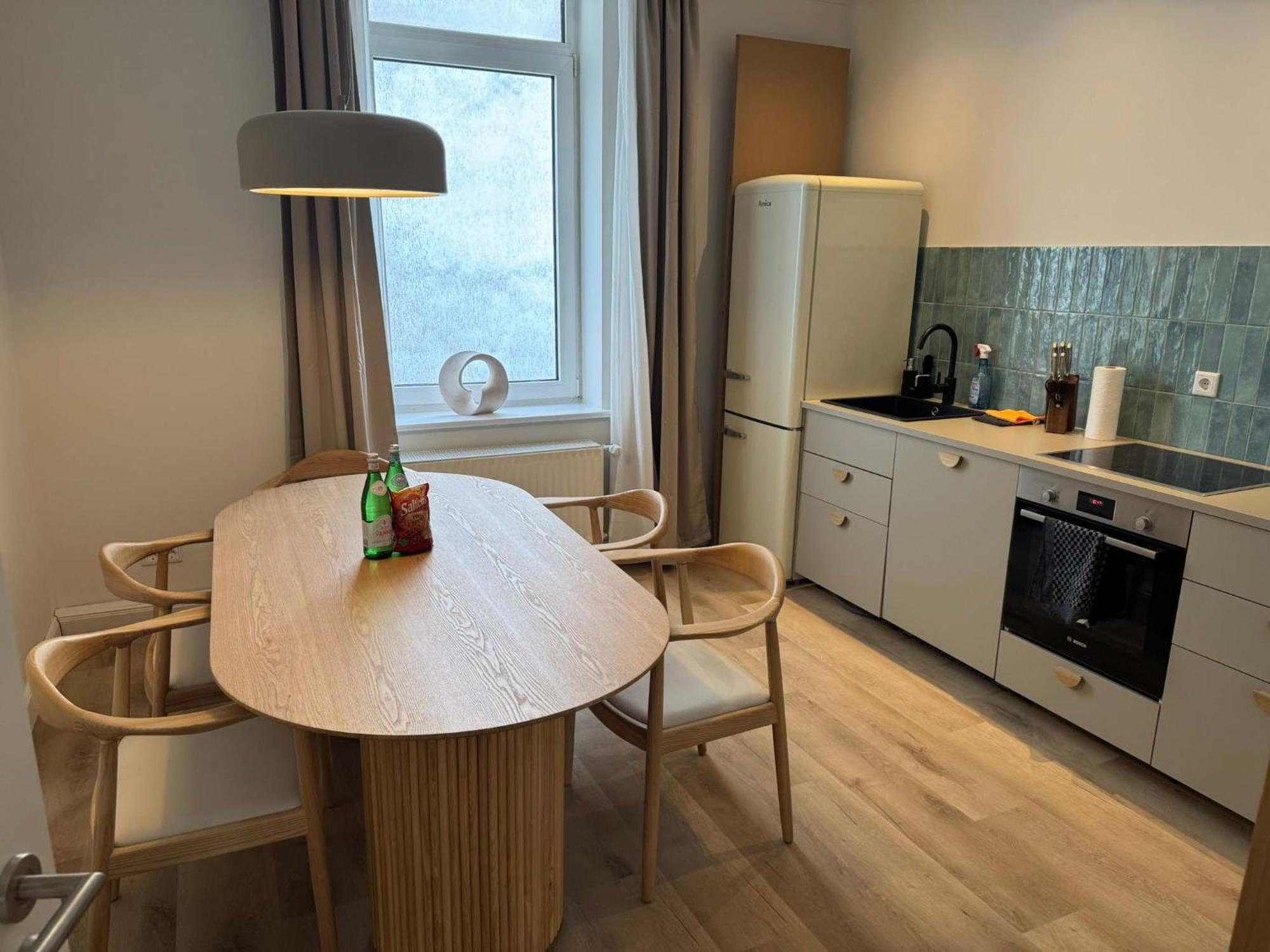Exklusive Jugendstil-residenz Im Philosophenviertel - Privater Parkplatz - Balkon